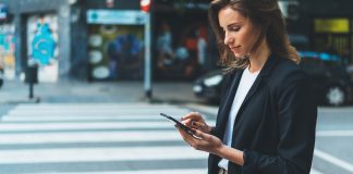 Przedsprzedaż Huawei P50 Series dziewczyna smartfon