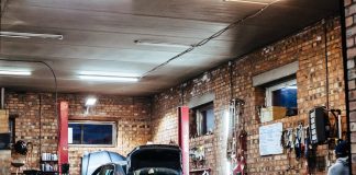 Czy warto montować nierdzewne kratki ściekowe w garażu? nierdzewne kratki ściekowe garaż