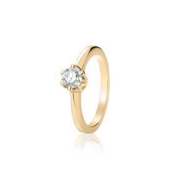 Złoty pierścionek i inna biżuteria na walentynki złoty pierścionek na walentynki