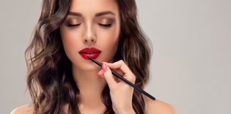Popularne błędy i znakomite tipy dotyczące makijażu dziewczyna make up