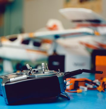 Samolot zdalnie sterowany – idealny pomysł na prezent samolot zdalnie sterowany