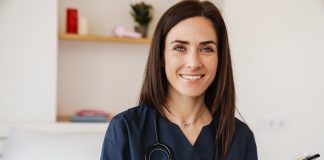 Bluzy medyczne damskie – przegląd aktualnych trendów bluza medyczna