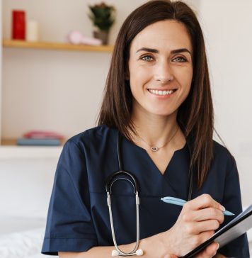 Bluzy medyczne damskie – przegląd aktualnych trendów bluza medyczna