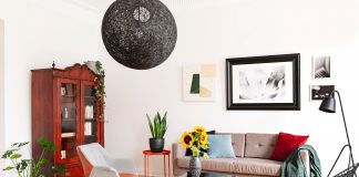 Co wstawić do witryny w salonie? witryna w salonie