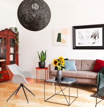 Co wstawić do witryny w salonie? witryna w salonie