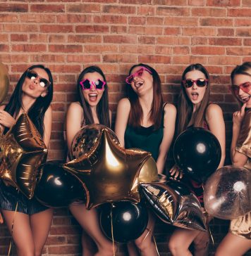 Sprawdzone pomysły prezentów na wieczór panieński i kawalerski wieczór panieński