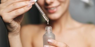 Serum do twarzy: do czego służy i jak prawidłowo je stosować serum do twarzy