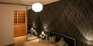 Praktyczne i estetyczne oświetlenie do garderoby – jakie lampy warto wybrać? oświetlenie w garderobie