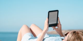 E-booki vs Papierowe książki: Jak technologia zmienia czytelnictwo ebooki