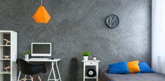 Komoda do pokoju młodzieżowego — jak wybrać idealny mebel dla nastolatka? pokój nastolatka