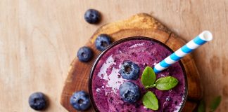 Przepisy na szybkie i zdrowe śniadania smoothie owocowe