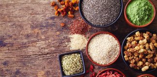 Przewodnik po superfoods – jakie produkty warto włączyć do diety? Superfoods