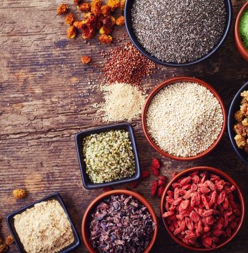 Przewodnik po superfoods – jakie produkty warto włączyć do diety? Superfoods