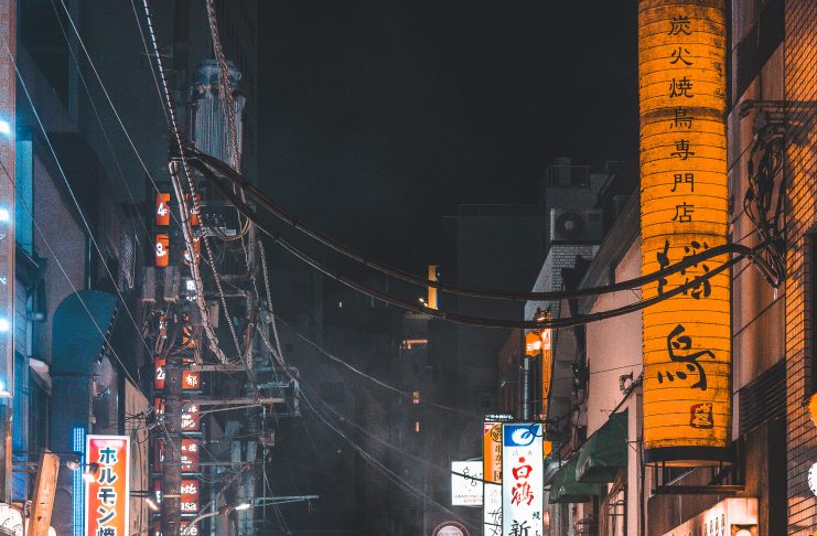 japonia nocą