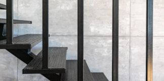 Schody stalowe – trwałość i nowoczesność w Twoim wnętrzu minimalistyczne schody metalowe