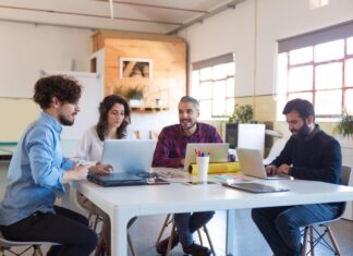 Bezpieczne i ergonomiczne stanowiska pracy – zadbaj o komfort pracowników meble biurowe